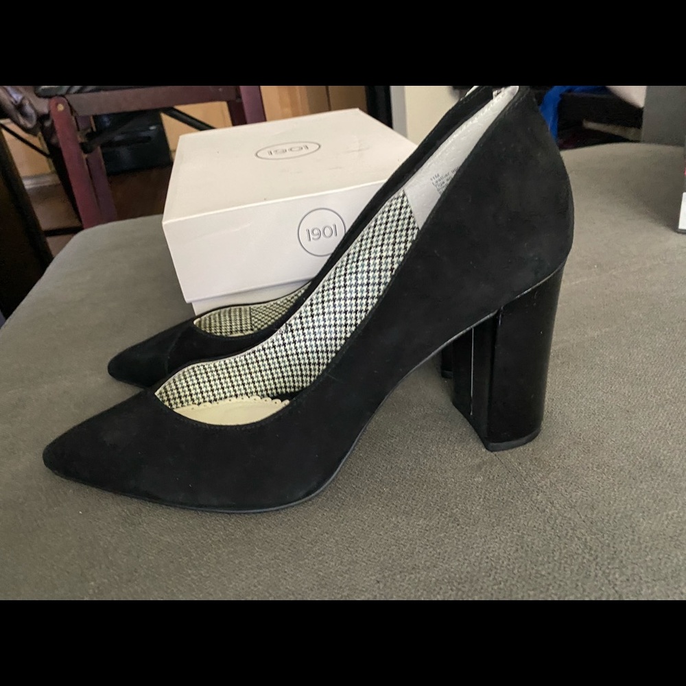 Brand new block heel classic pumps